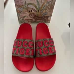 Gucci flip tiger